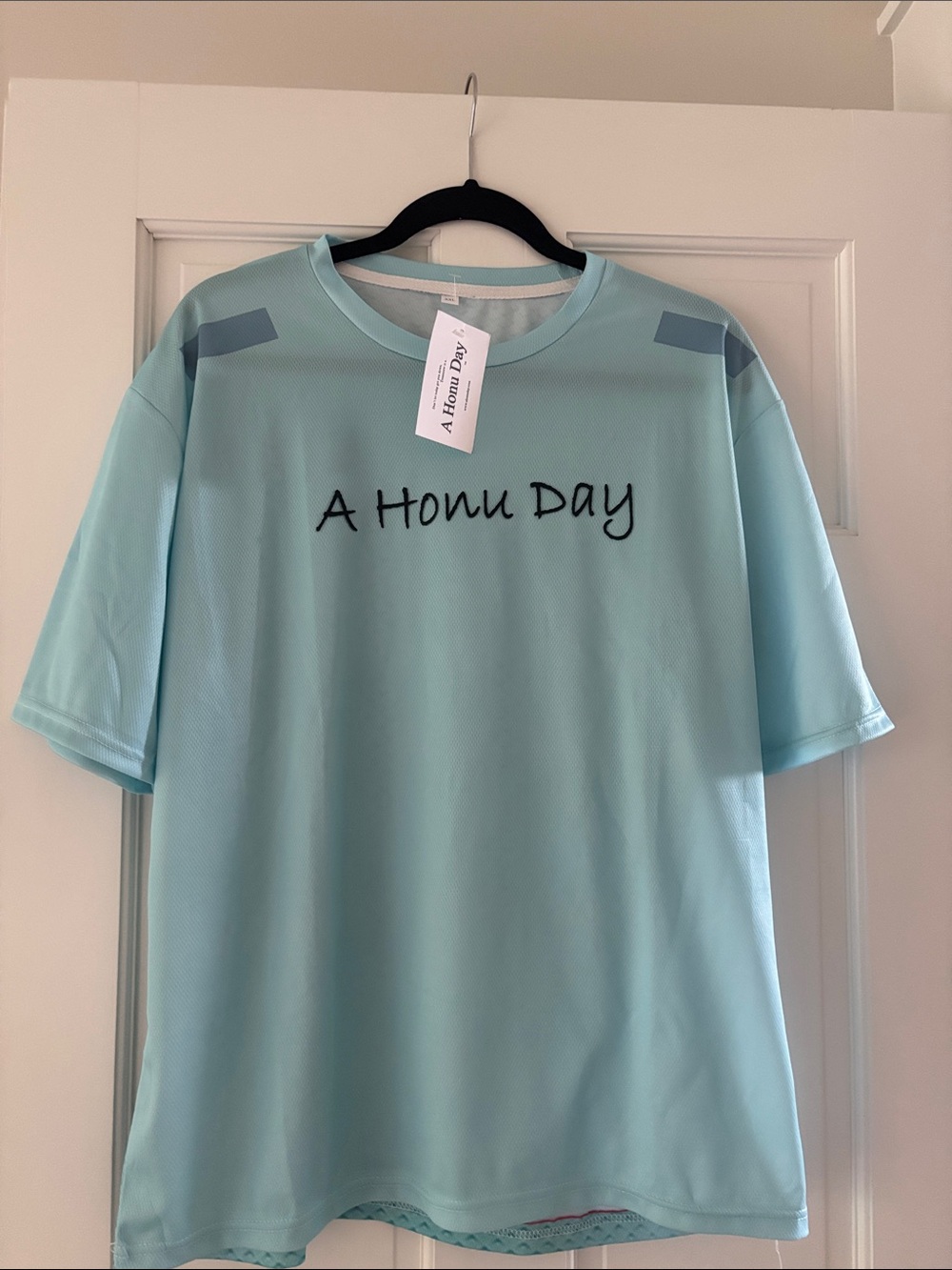NWT men’s or unisex XXL Honu Day tee